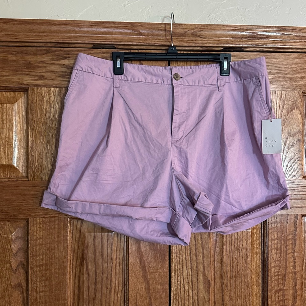 A New Day Shorts Pleated Size XXL Stretch Lavender with Cuff NWT